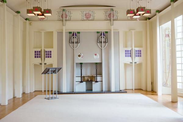 Open haard in de muziekkamer van de door Charles Rennie Mackintosh ontworpen House for an Art Lover, Bellahouston Park