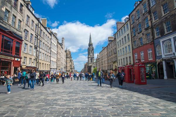 Looking down the Royal Mile on a sunny day in Edinburgh