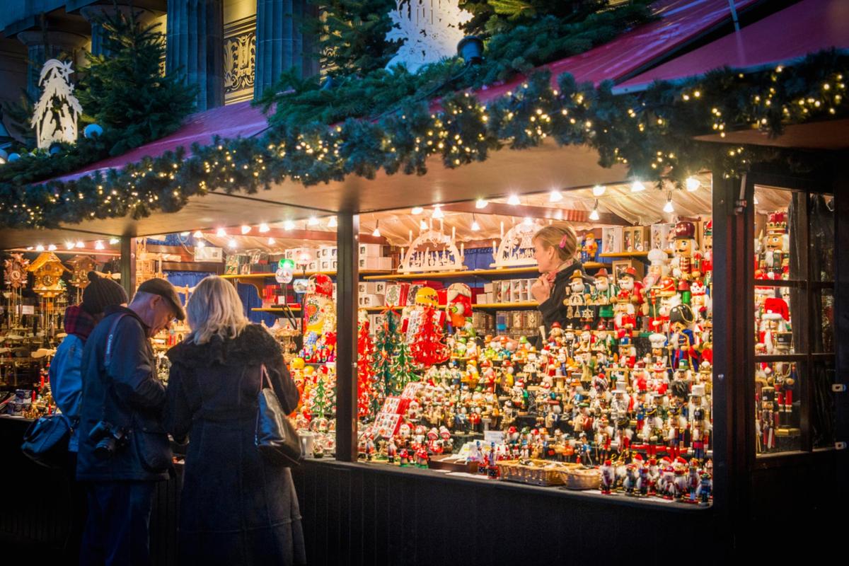 Edinburgh S Christmas Markets Events Visitscotland